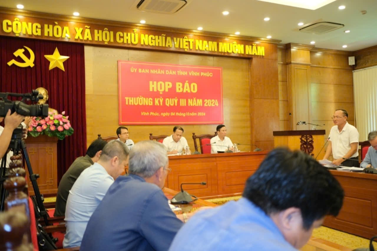 anh-5-vinh-phuc-hop-bao-min-1728056885.jpg