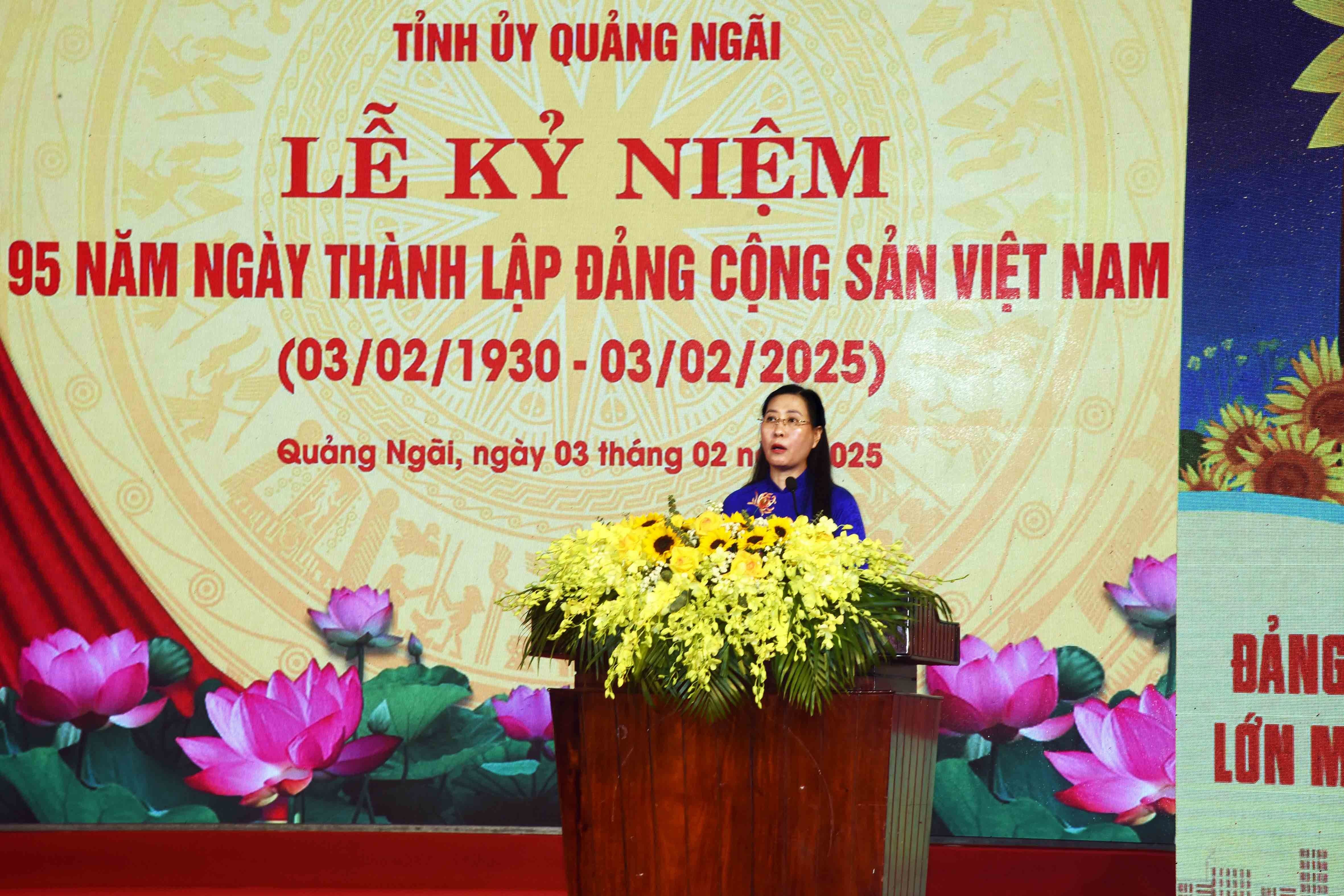 4-dong-chi-bui-thi-quynh-van-uy-vien-tu-dang-bi-thu-tinh-uy-quang-ngai-doc-dien-van-tai-buoi-le-1738641722.jpg