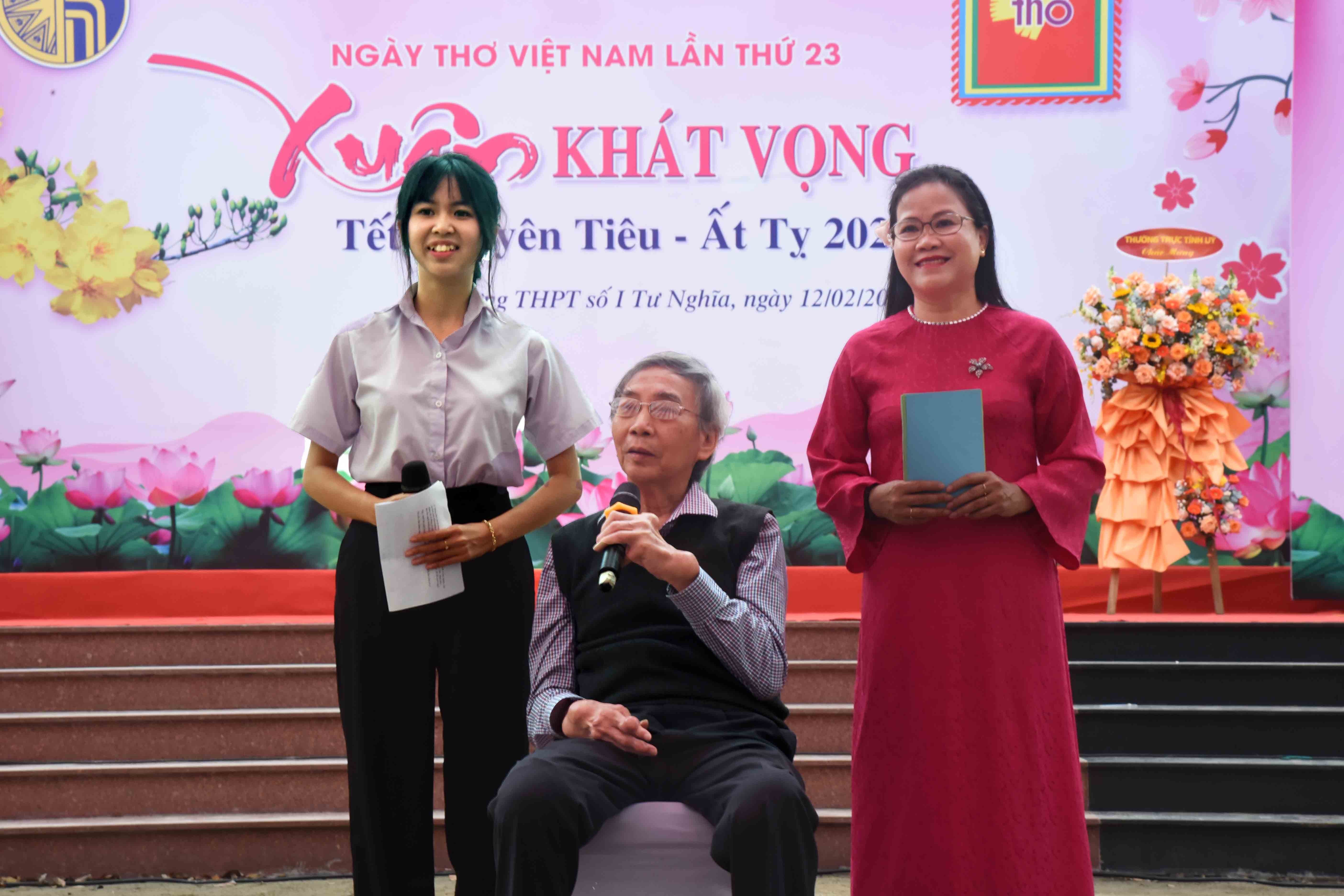 9-nha-tho-thanh-thao-giao-luu-voi-hoc-sinh-truong-thpt-so-1-tu-nghia-1739368506.jpg