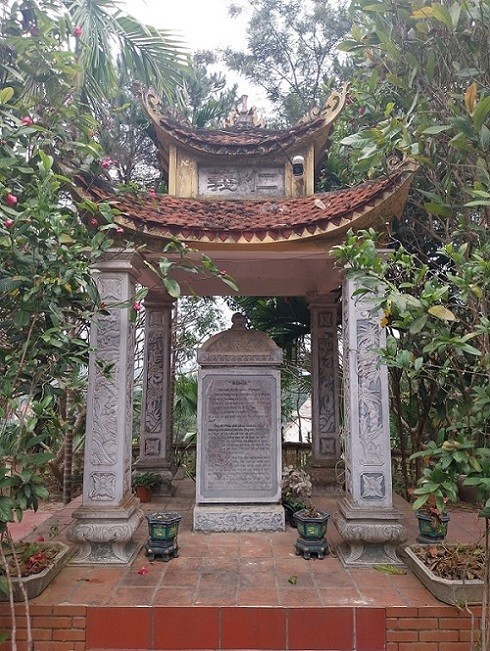 bia-da-khac-ghi-y-chi-chong-giac-ngoai-xam-cua-nguyen-quang-bich-1739935311.jpg