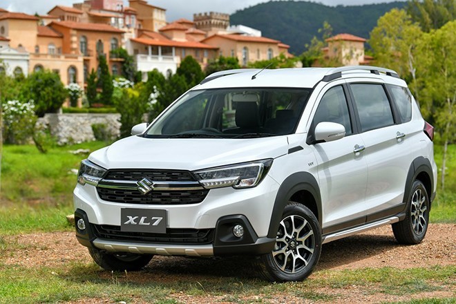 gia-lan-banh-suzuki-xl7-thang-82023-o-muc-cuc-hoi-san-sang-but-pha-truoc-mitsubishi-xpander-cross-anh-2-1693019040.jpg