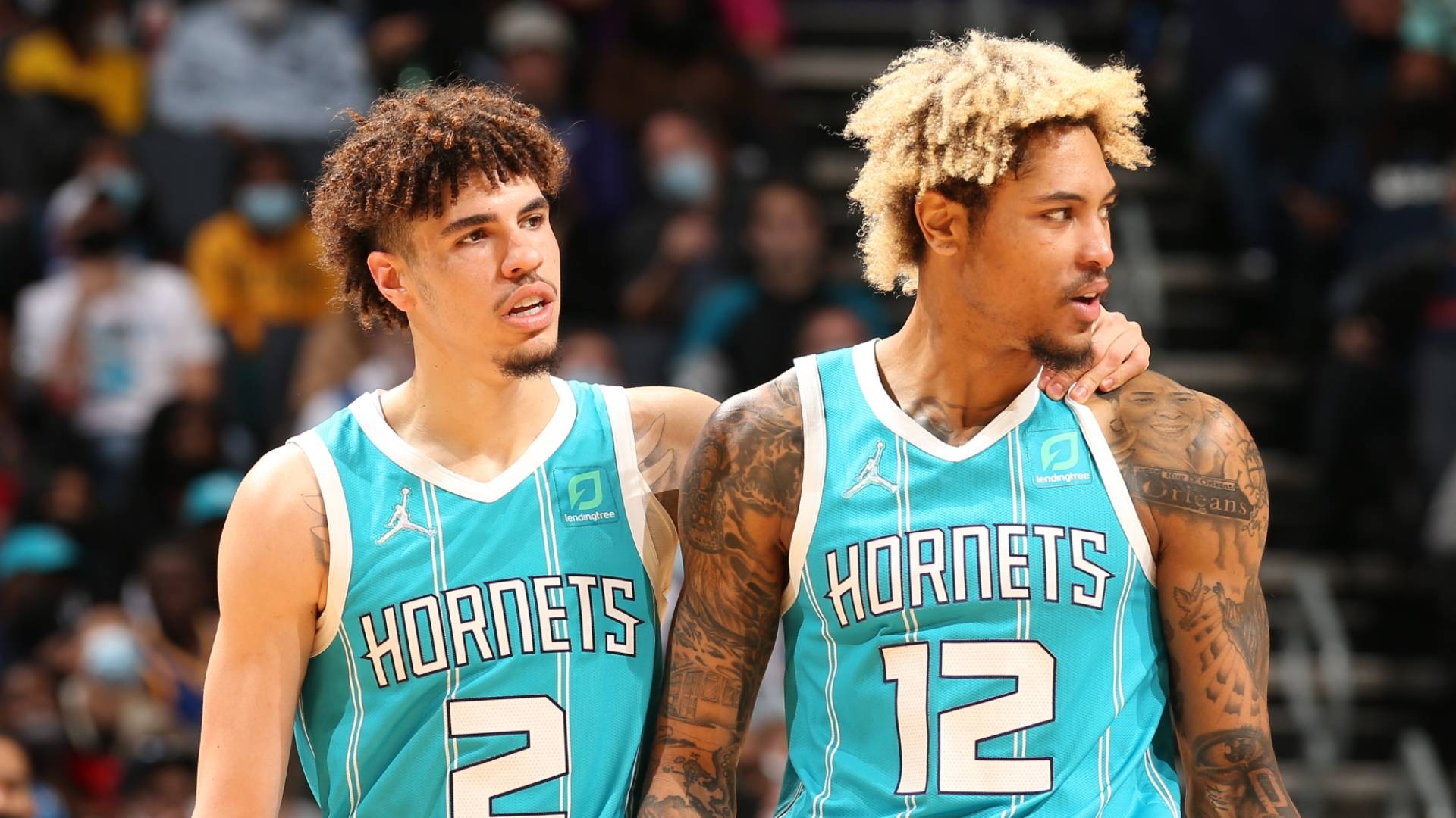 lamelo-ball-kelly-oubre-11152021-nbae-getty-muutaxcvgsq21rakzn19i0moz-1695095723.jpg