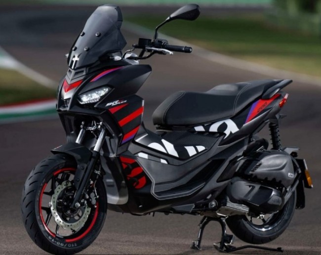 tin-xe-hot-209-doi-thu-tren-co-honda-sh-ra-mat-voi-thiet-ke-dep-khong-ti-vet-cung-gia-ban-hap-dan-anh-1-1695204281.jpg