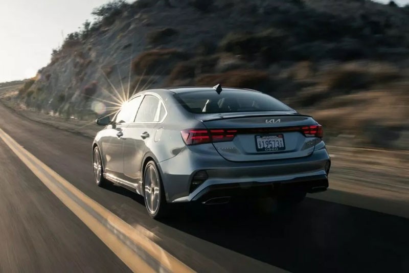 kia-k3-2024-trinh-lang-voi-gia-chi-tu-469-trieu-dong-thiet-ke-dep-het-nuoc-cham-so-ke-mazda3-anh-4-1695714872.jpg