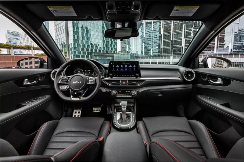 kia-k3-2024-trinh-lang-voi-gia-chi-tu-469-trieu-dong-thiet-ke-dep-het-nuoc-cham-so-ke-mazda3-anh-8-1695714872.jpg