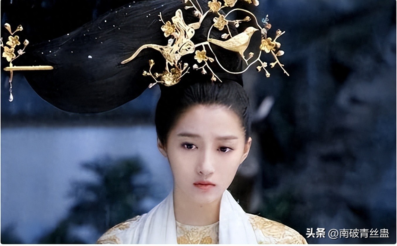 tao-hinh-ky-di-phim-co-trang-1-1696221609.jpg