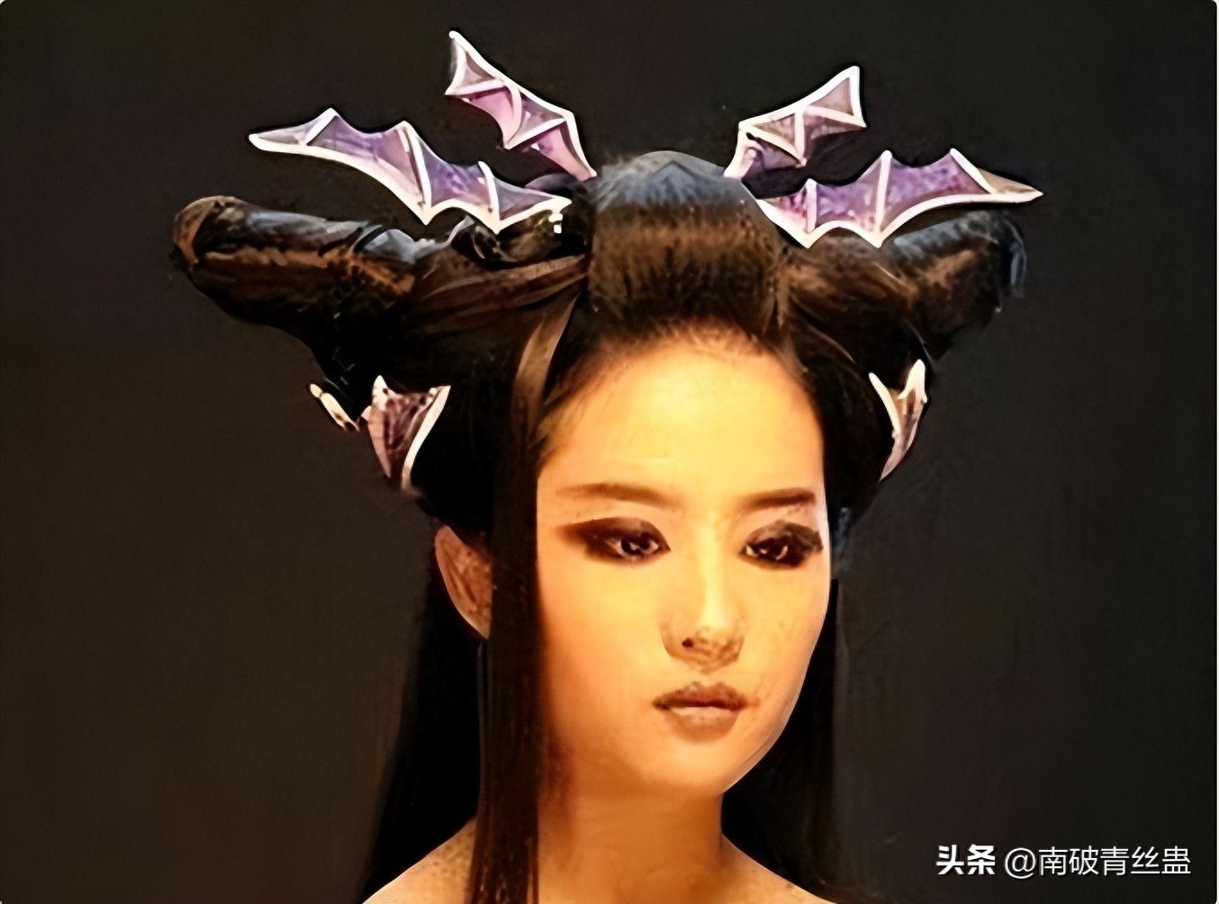 tao-hinh-ky-di-phim-co-trang-13-1696221797.jpg