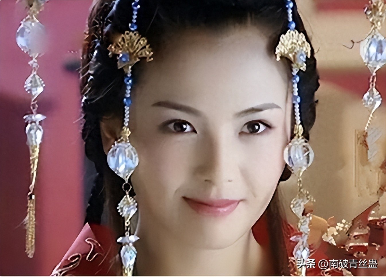 tao-hinh-ky-di-phim-co-trang-14-1696221797.jpg