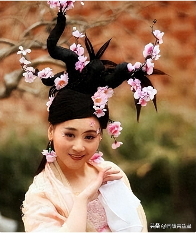 tao-hinh-ky-di-phim-co-trang-18-1696221797.jpg