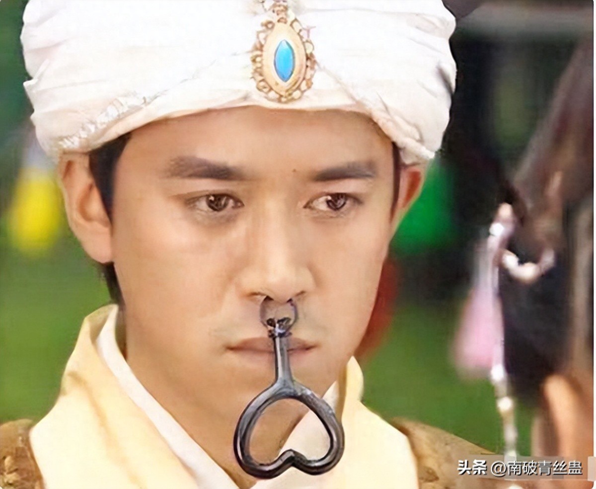 tao-hinh-ky-di-phim-co-trang-22-1696221995.jpg