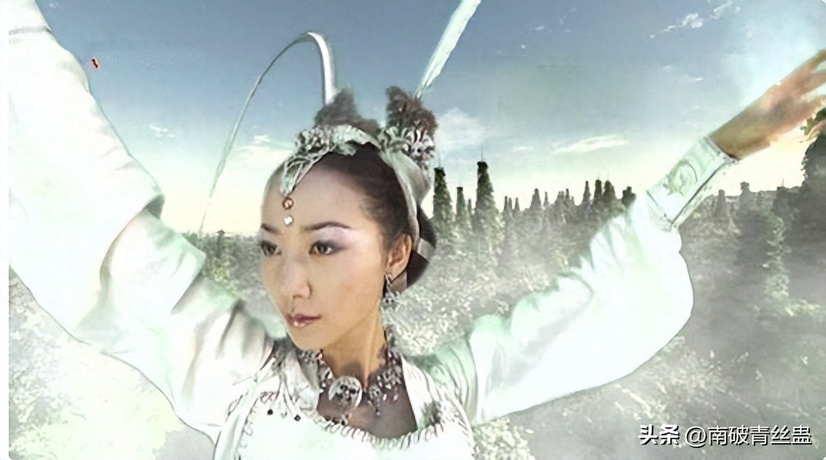 tao-hinh-ky-di-phim-co-trang-24-1696221995.jpg