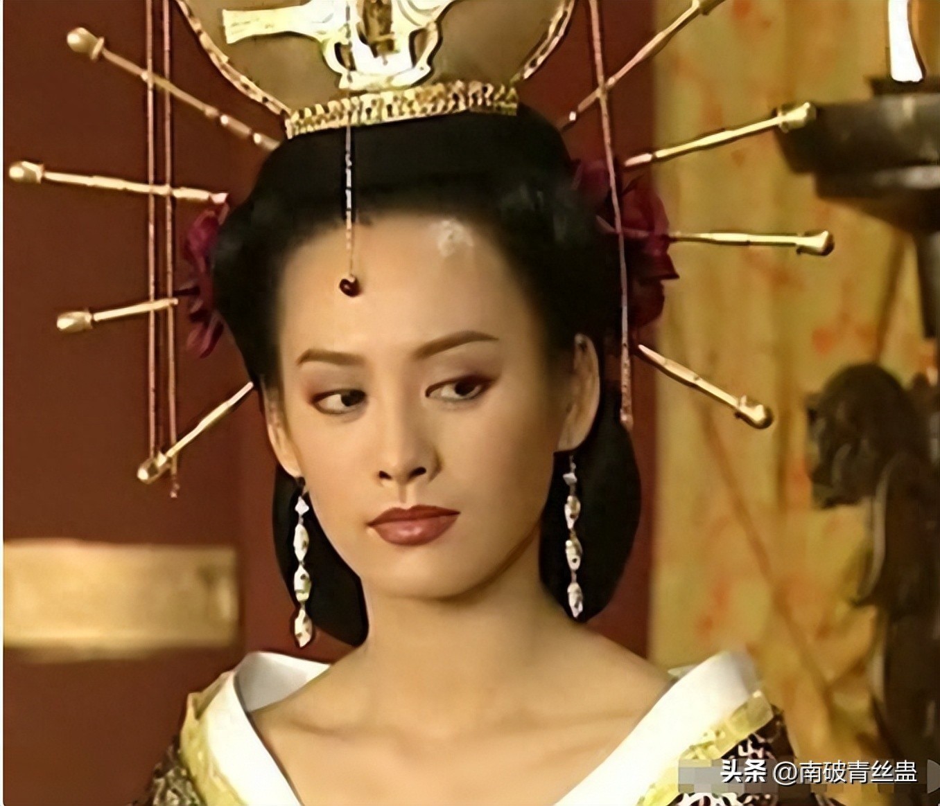tao-hinh-ky-di-phim-co-trang-25-1696221995.jpg