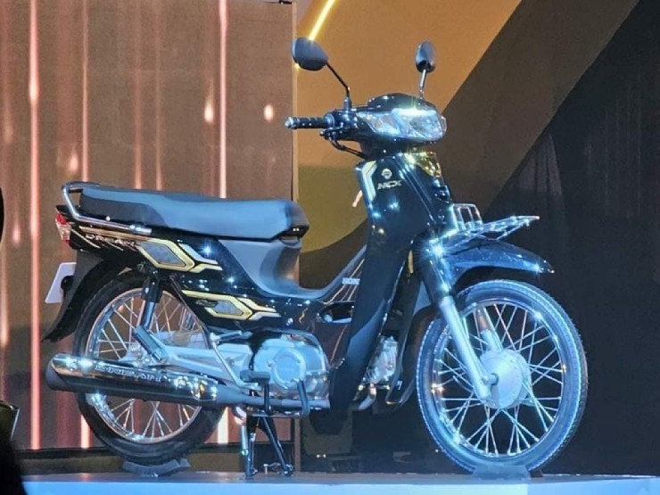 huyen-thoai-honda-dream-ra-mat-phien-ban-moi-2024-thiet-ke-dep-ngay-nguoi-trang-bi-cuc-xin-anh-1-1696304752.jpg