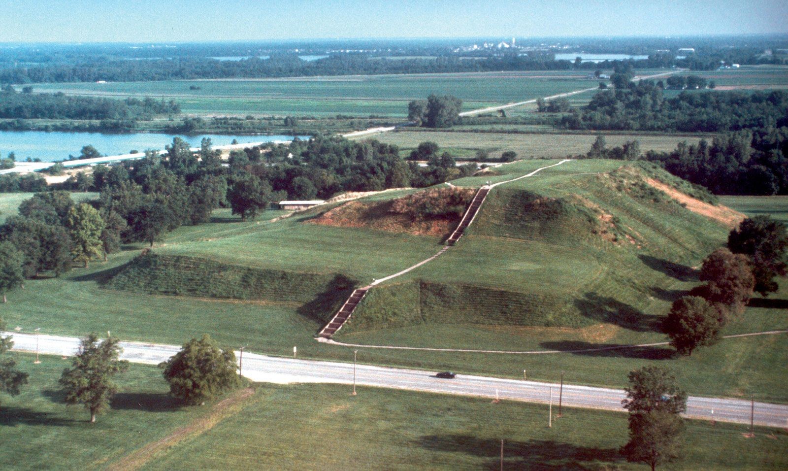 monks-mound-structure-cahokia-mounds-state-historic-1696428514.jpeg
