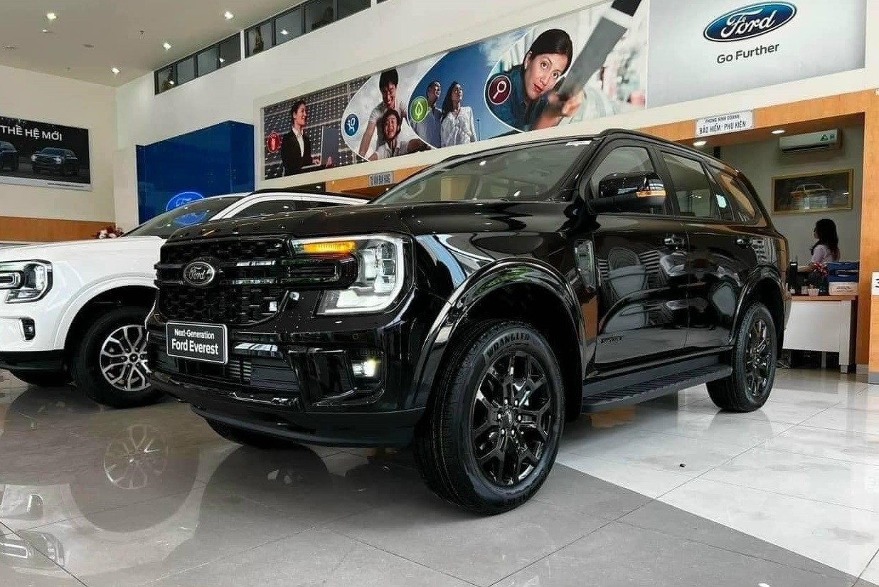 ford-everest-1696477960.jpg