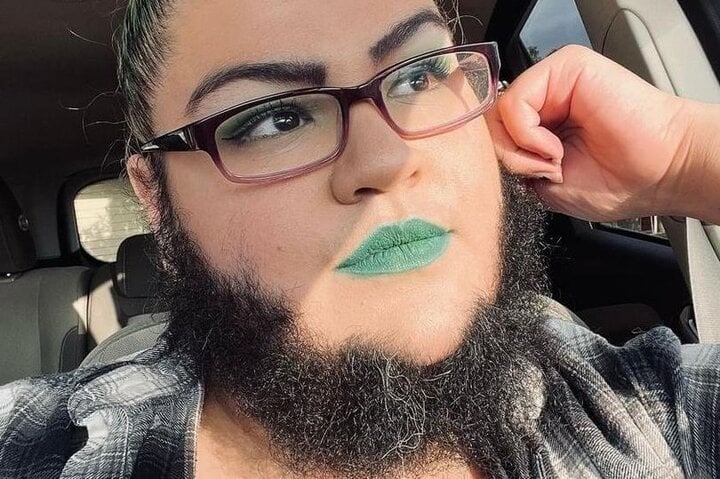 1pay-im-a-woman-with-a-beard-it-1697020122.jpg