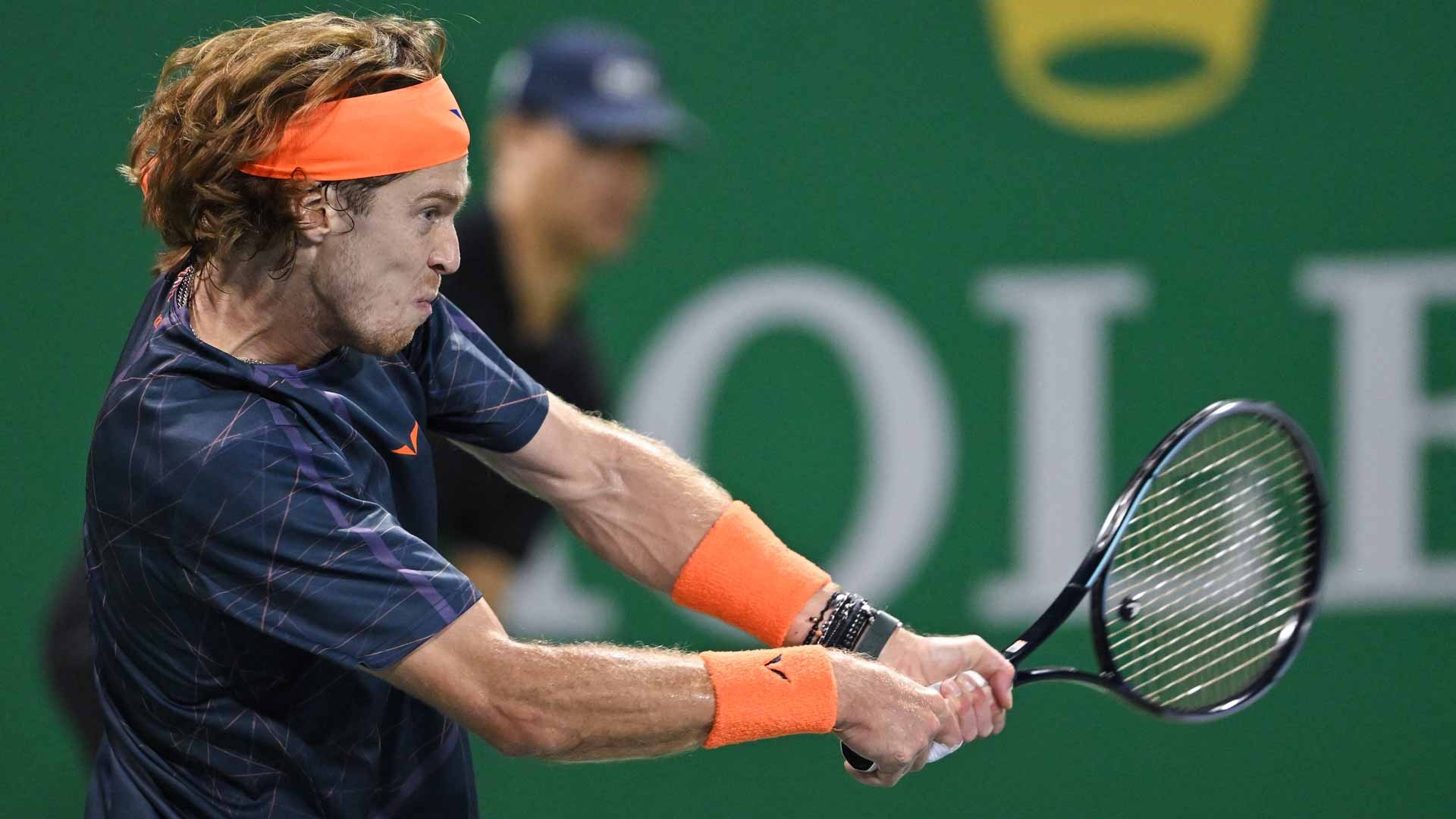 rublev-shanghai-2023-backhand-1697078166.jpg