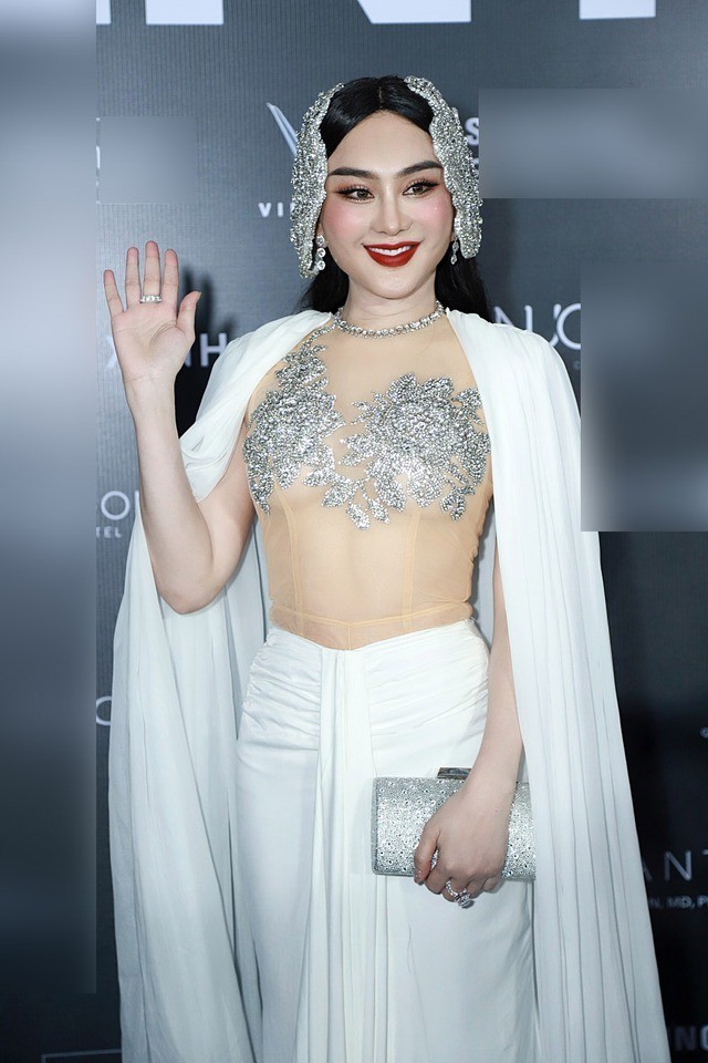 lam-1697383250.jpg
