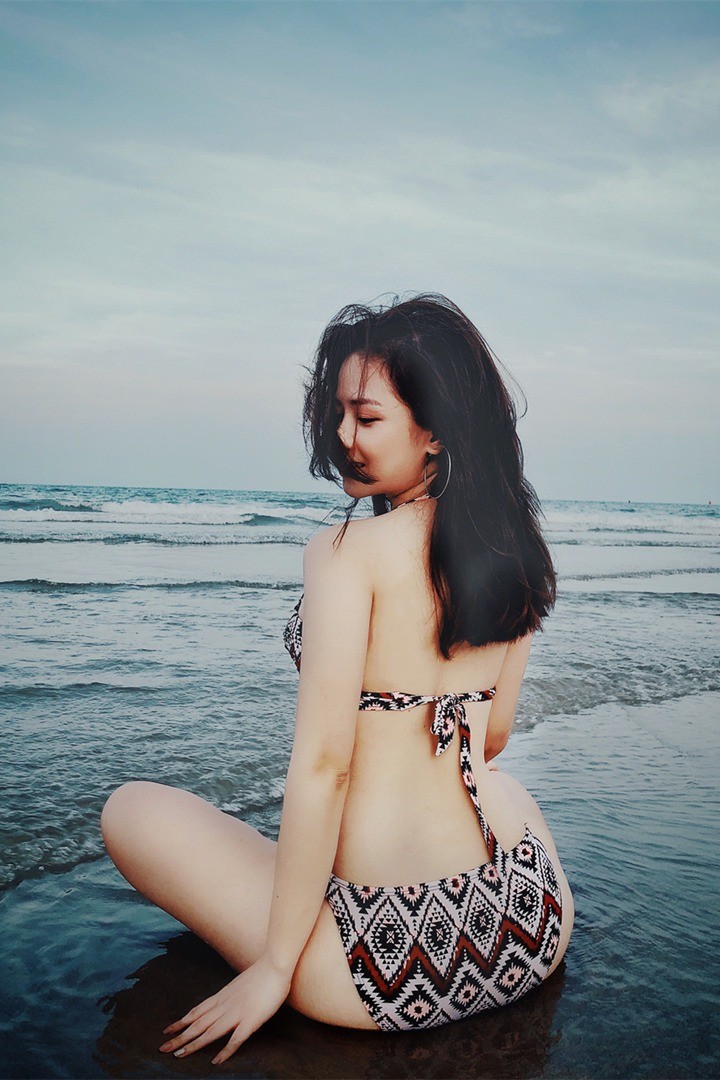 duong-hoang-yen-giong-hat-dinh-c-1697631252.jpg