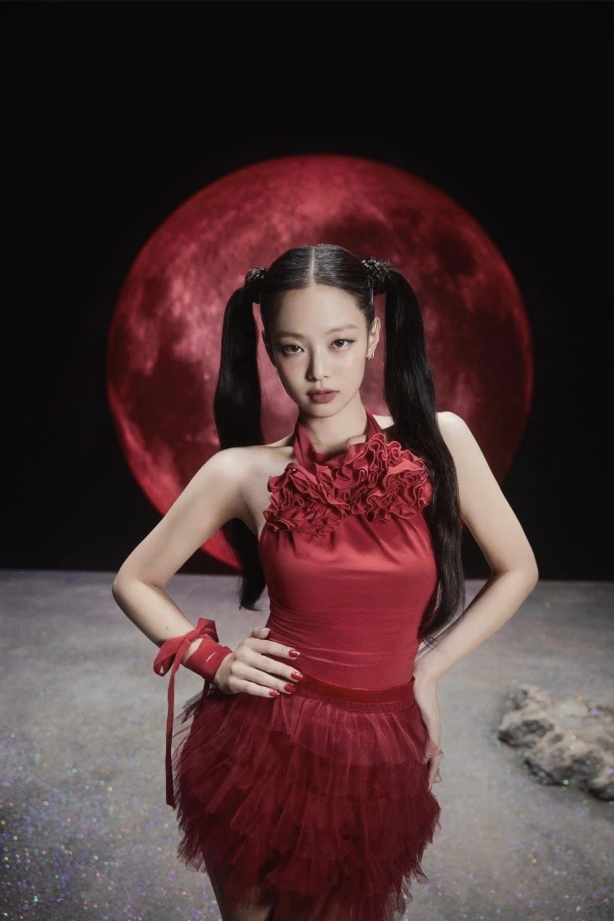 jennie-solo-5-1697625609.jpg