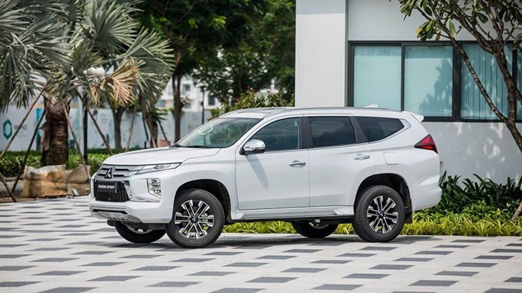Giá lăn bánh ‘kình địch’ của Toyota Fortuner cực hời với ưu đãi khủng, quyết soán ngôi Ford Everest ảnh 3