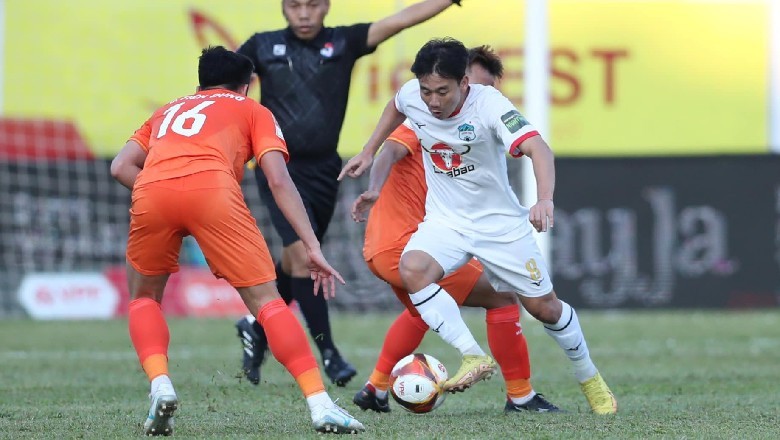 minh-vuong-dinh-chan-thuong-day-chang-khop-goi-o-tran-hagl-hoa-cahn-fc-151964-1698398598.jpg