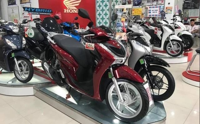 Tin xe 28/10: Loạt xe máy hot tại Việt Nam thi nhau hạ giá, Honda SH giảm sâu nhất tới 20 triệu đồng ảnh 1