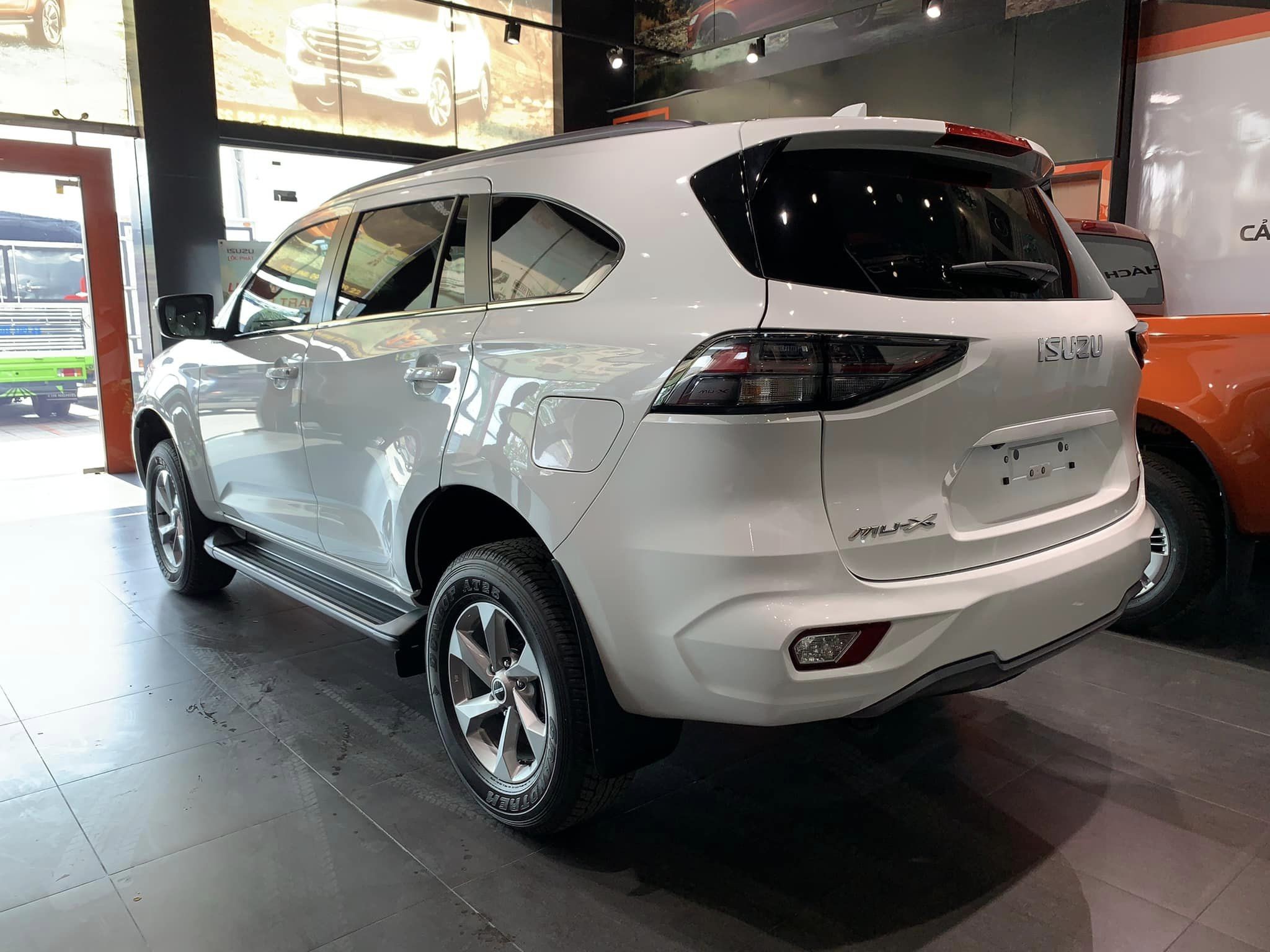 isuzu-mux-8-1698726968.jpg
