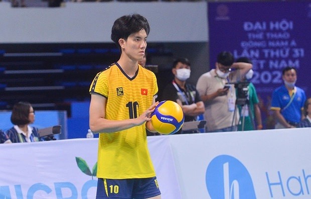 khung-long-bich-tuyen-1m88-dinh-chan-thuong-co-kip-du-sea-games-32-273705-1698914801.jpg
