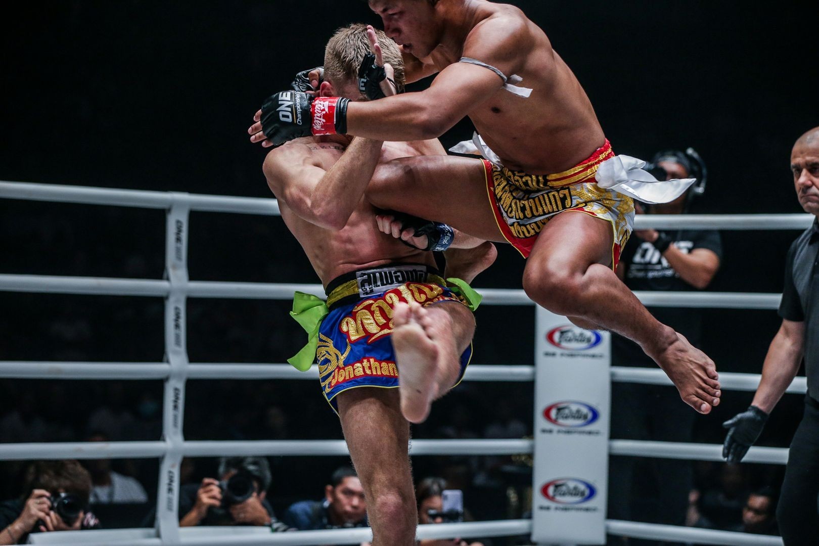 rodtang-jitmuangnon-defeats-jonathan-haggerty-at-one-a-new-tomorrow-dc-1806-1698918871.jpg