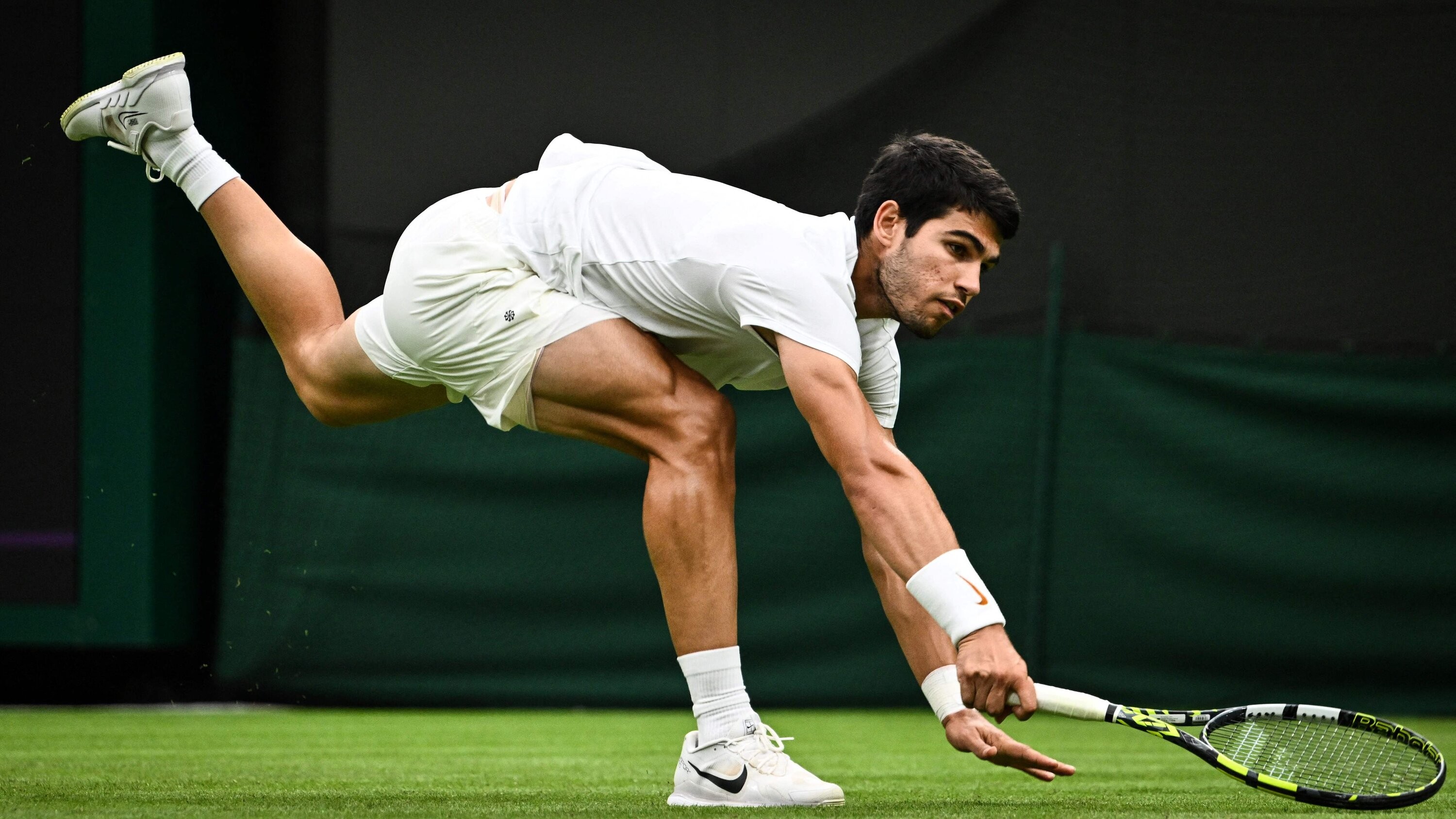 04wimbledon-alcaraz2-wfch-videosixteenbynine3000-1699242130.jpg