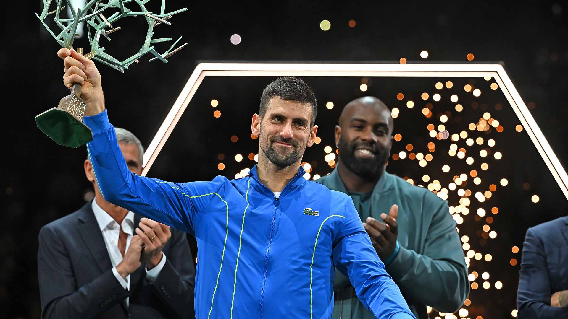djokovic-paris-2023-trophy-1699345240.jpg