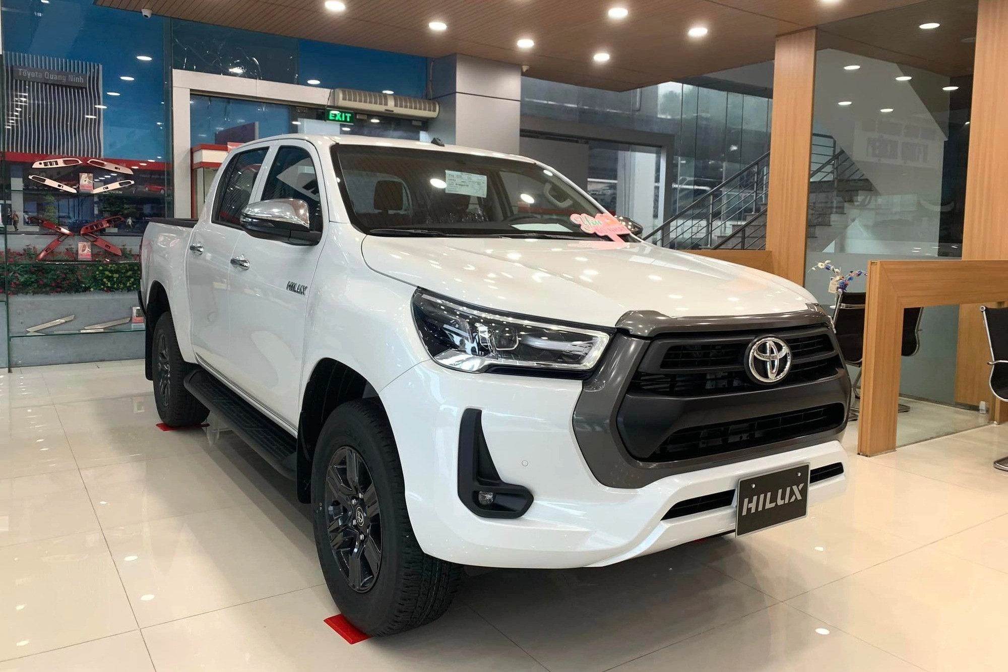 edit-toyota-hilux-2023-20-168013-1699412259.jpg