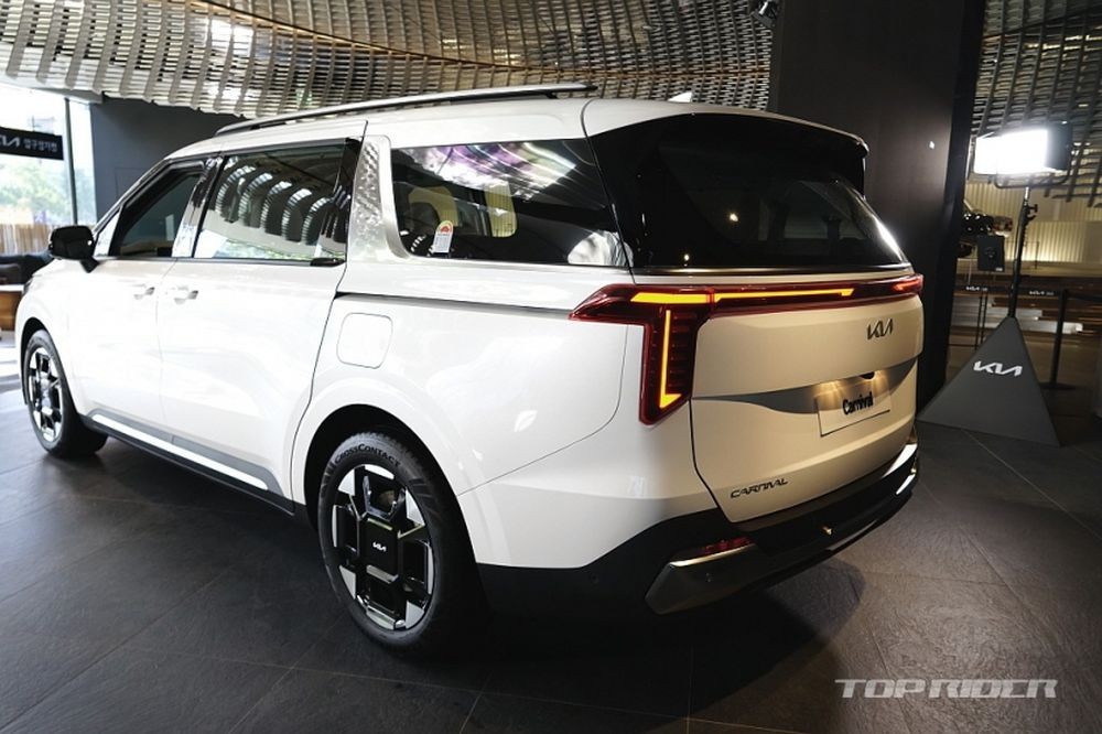 kia-carnival-2024-3-1699411598.jpg