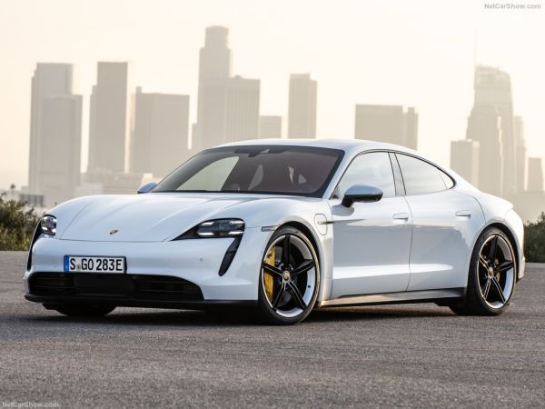 porsche-taycan-4s-1699674026.jpg