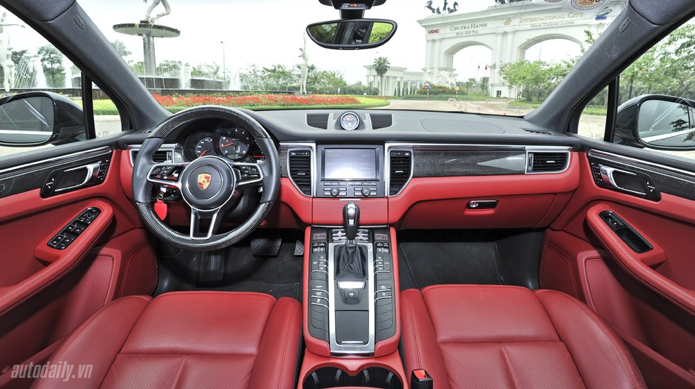 posche-macan-51-1699674027.jpg