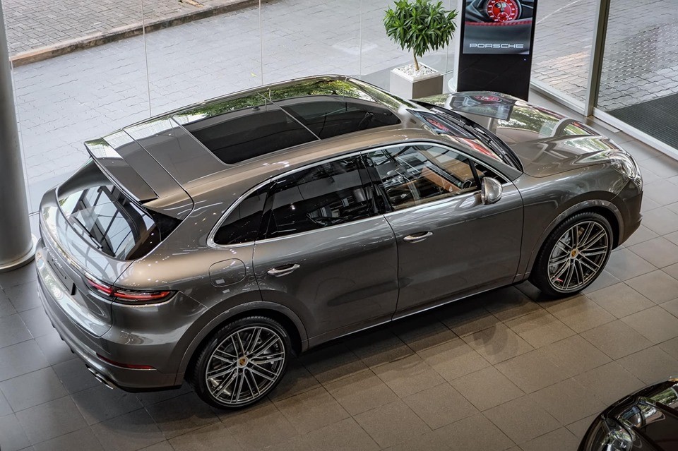 xe-porsche-cayenne-turbo-15-1699674026.jpg