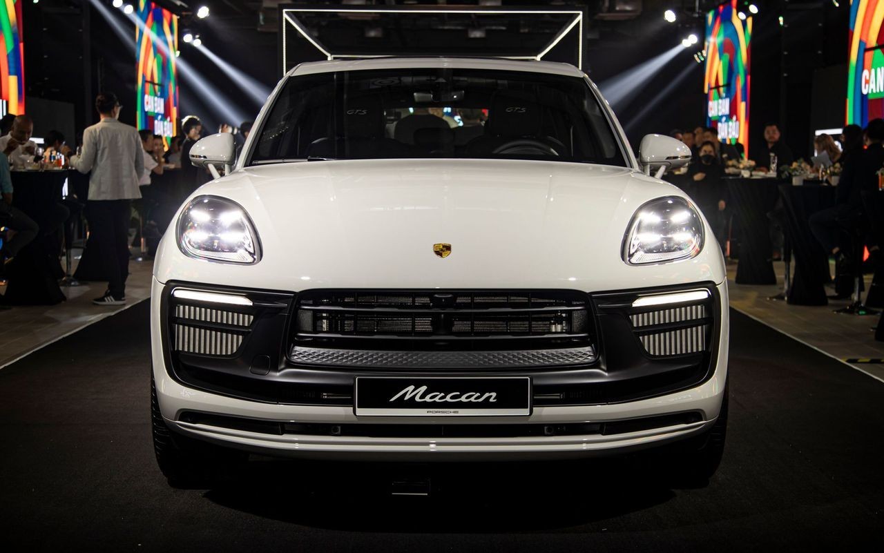 dau-xe-porsche-macan-2022-gia-2022-2023-giaxehoi-vn-1280x801-1699870006.jpg