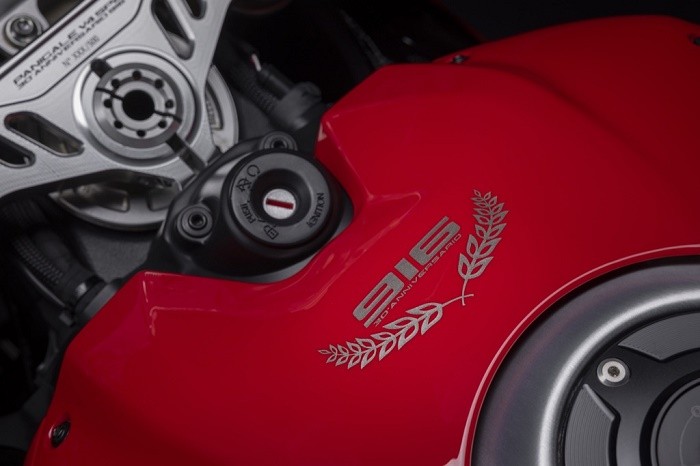 ducati-panigale-v4-sp2-916-3-1699844395.jpg