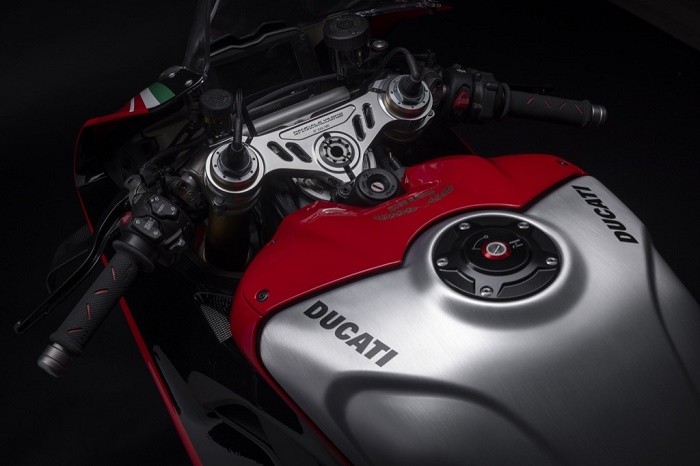 ducati-panigale-v4-sp2-916-4-1699844395.jpg