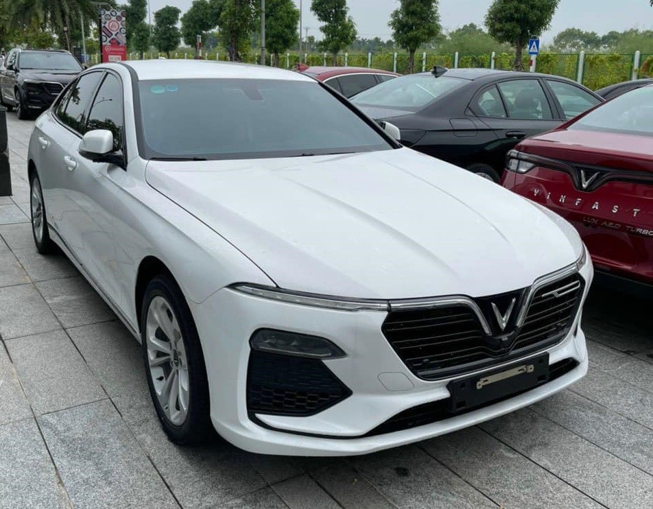 xa-kho-xe-vinfast-6-1699862719.jpg