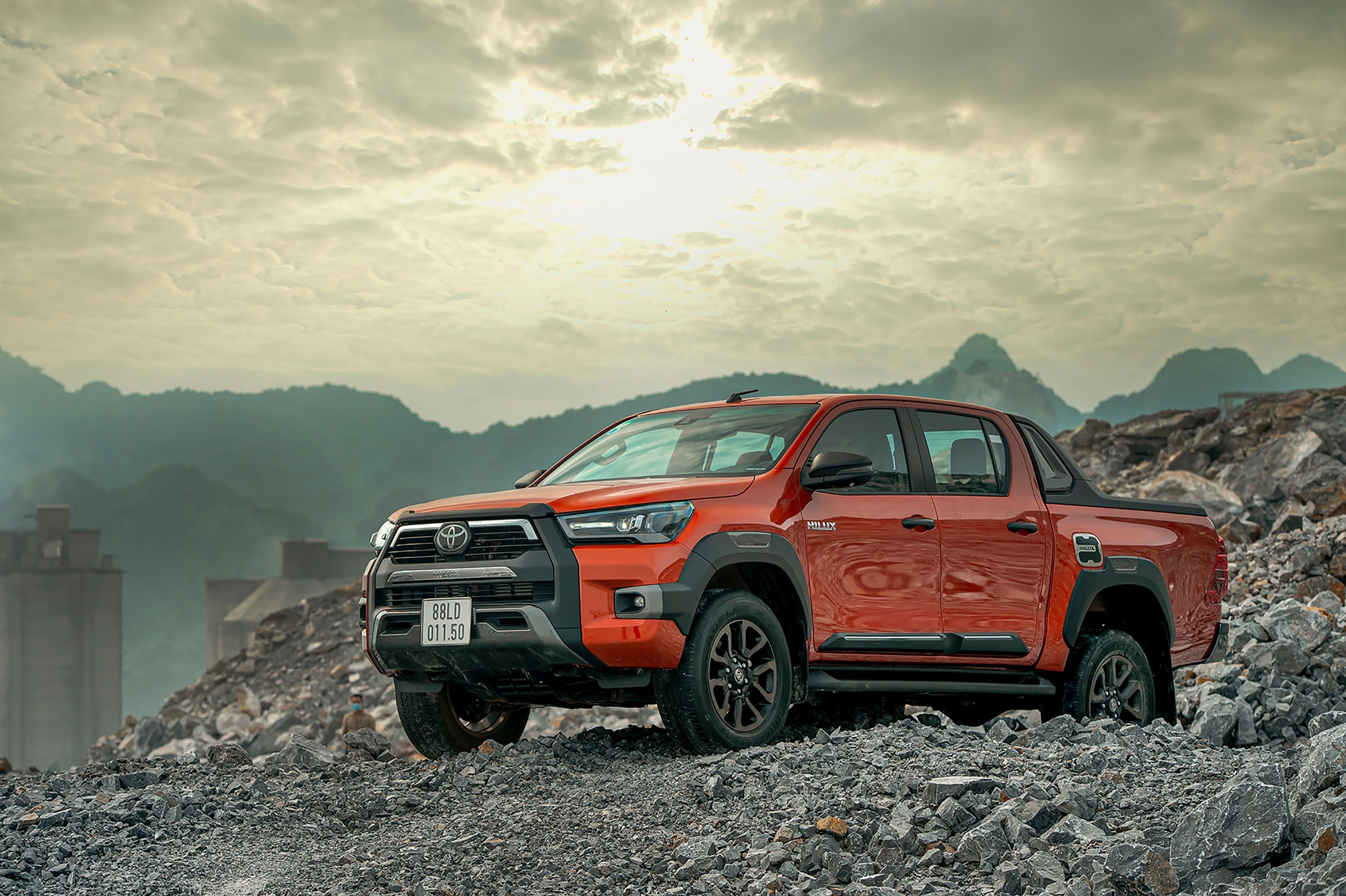 hilux-2-1699962046.jpg