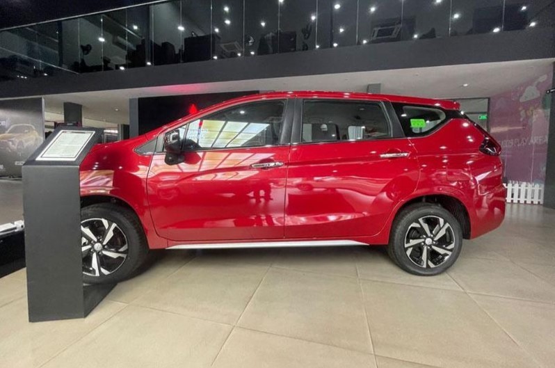 Không muốn để Toyota Veloz Cross vượt mặt, Mitsubishi Xpander mạnh tay giảm giá kèm quà tặng khủng ảnh 3