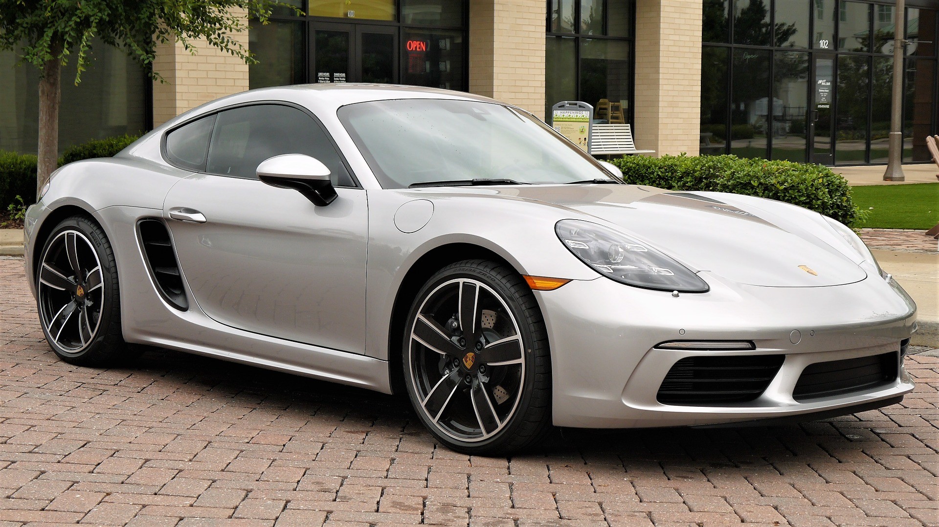 used-2022-porsche-718-cayman-1658178380-1699955941.jpg