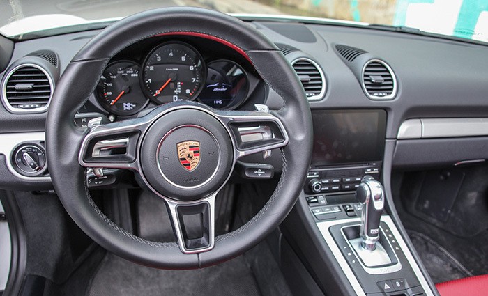 vo-lang-xe-porsche-718-1699955941.jpeg