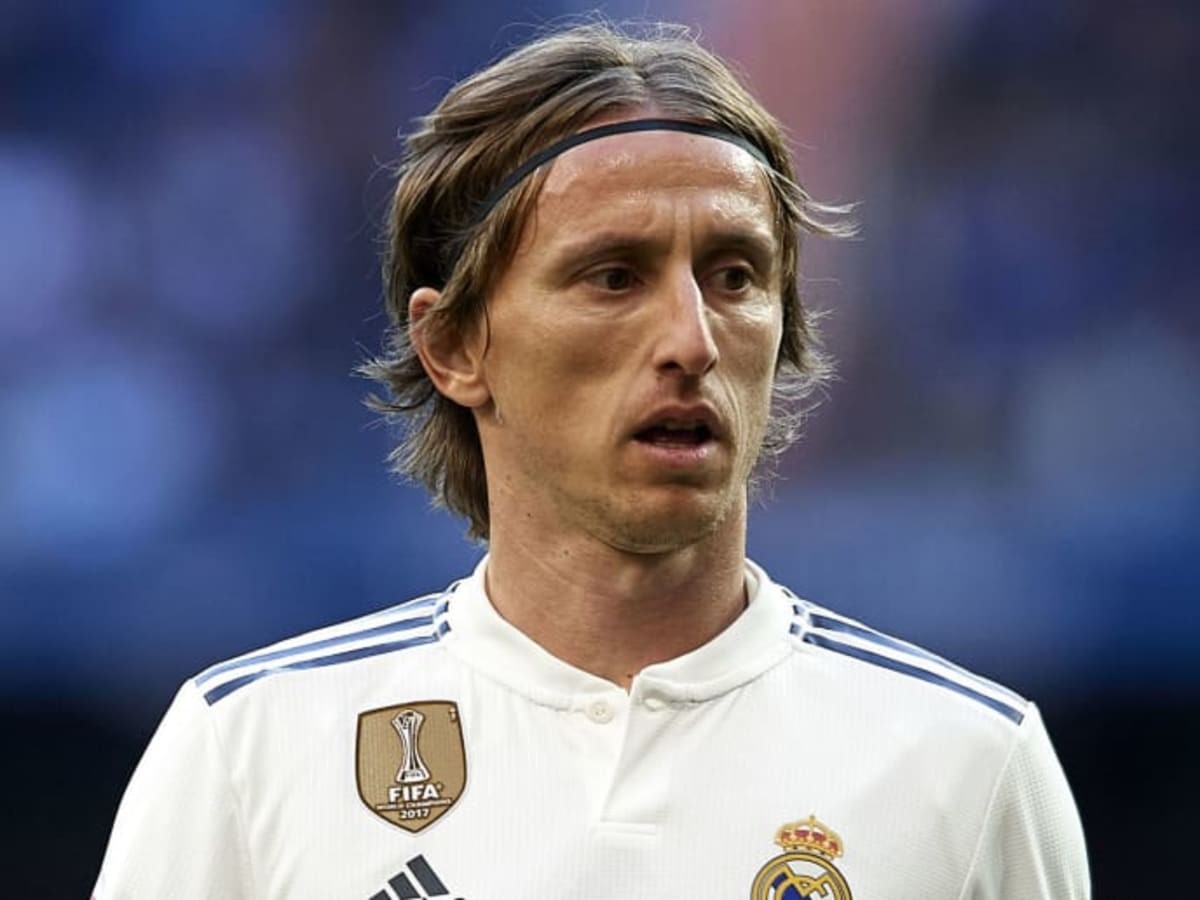 luka-modric-signs-one-year-contract-extension-with-real-madrid-1700134457.jpg