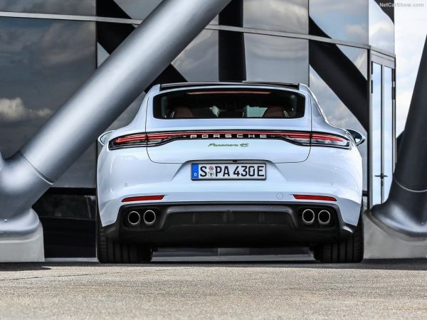 porsche-panamera-4s-e-hybrid-3-1700128049.jpg