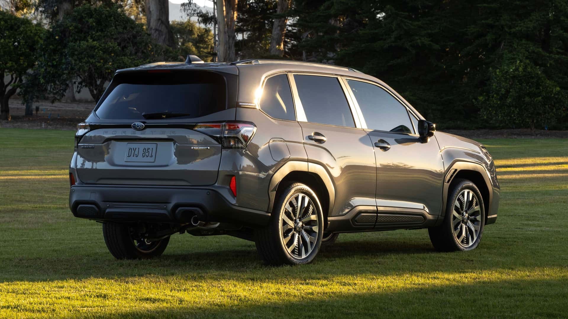 2025-subaru-forester-touring-exterior-3-1700191858.jpg