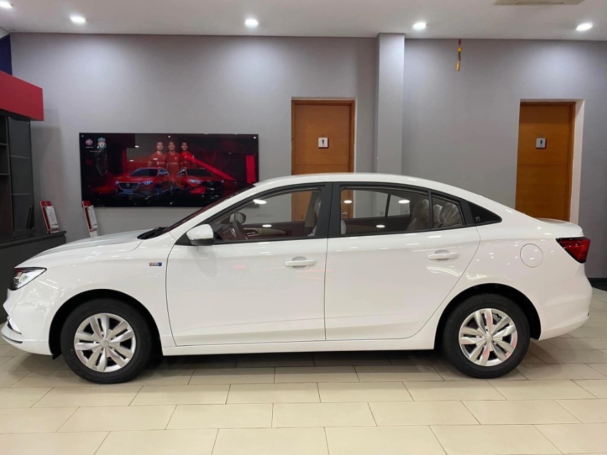 Sedan cỡ C rẻ nhất Việt Nam giảm giá sập sàn, chỉ còn ngang ngửa Kia Morning và Hyundai Grand i10 ảnh 4