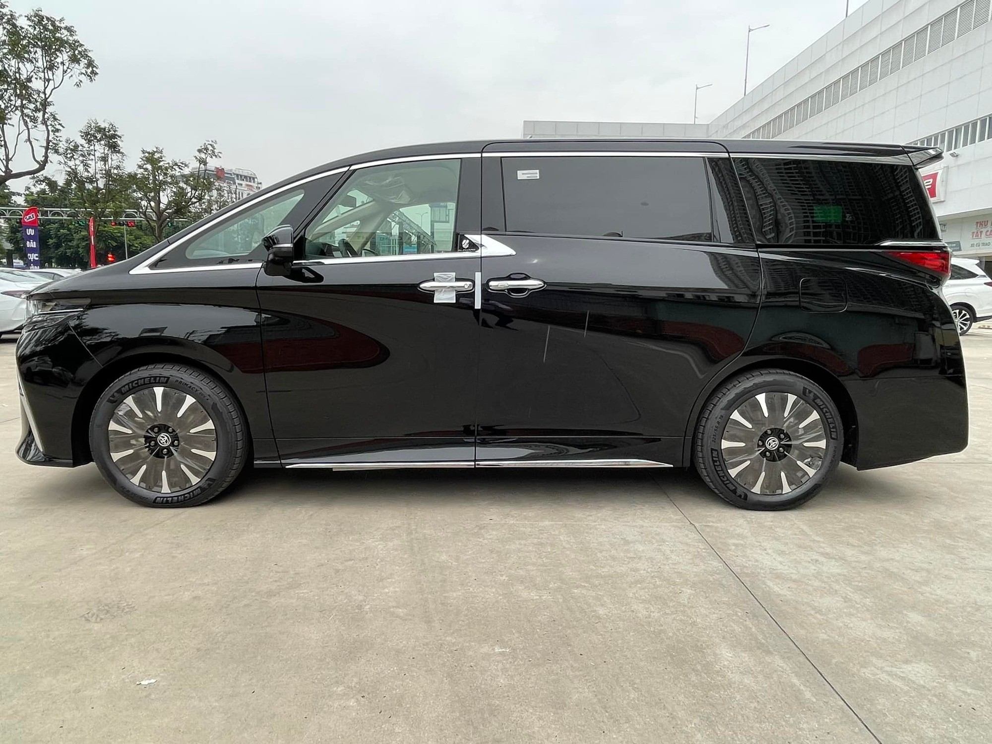 2024-toyota-alphard-17-1-1-1700986760.jpg